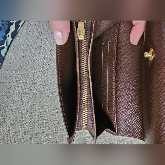 SOLD**Louis Vuitton Wallet and Coin purse - Picture 4 of 11